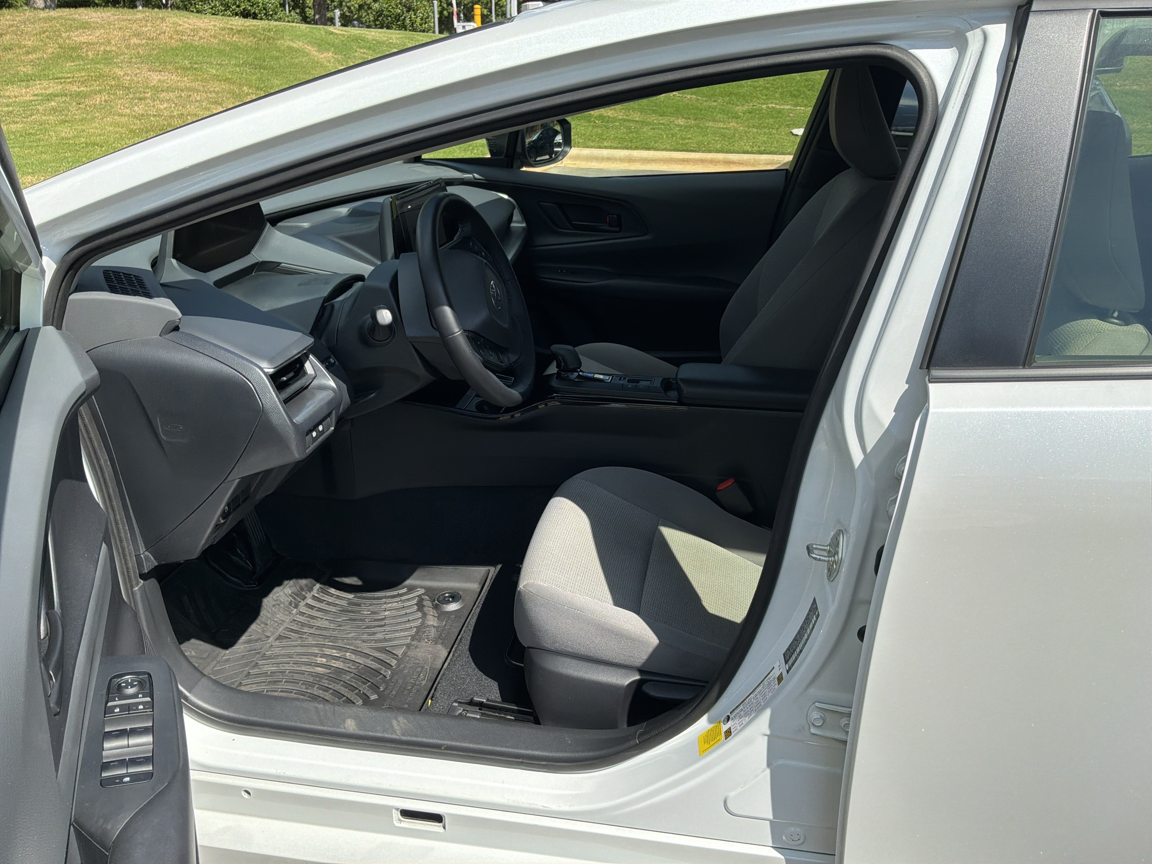 Used 2024 Toyota Prius LE FWD image 16