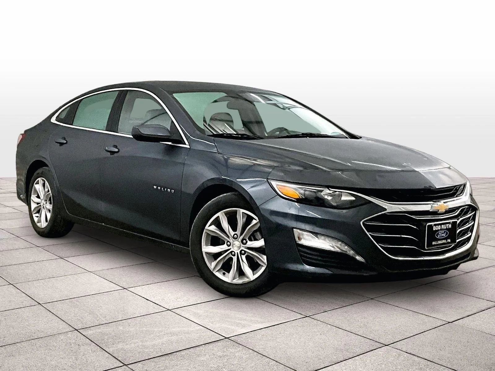 Used 2019 Chevrolet Malibu LT w/ Leather Package image 2