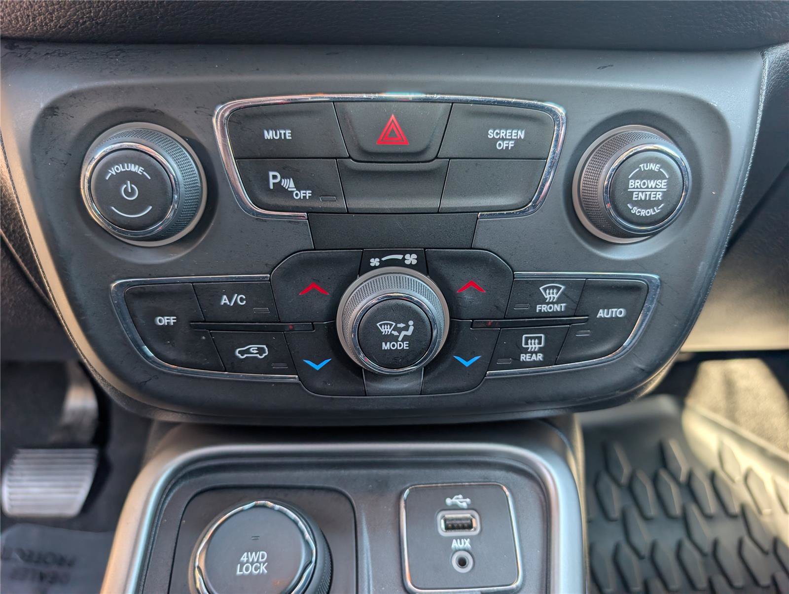 Used 2018 Jeep Compass Sport w/ Tech Group AWD/4WD image 28