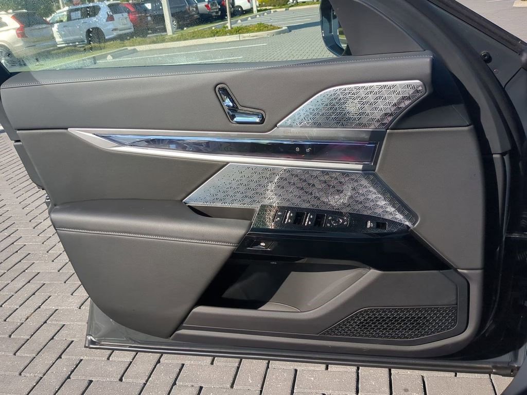 Certified 2026 BMW 740i xDrive image 32