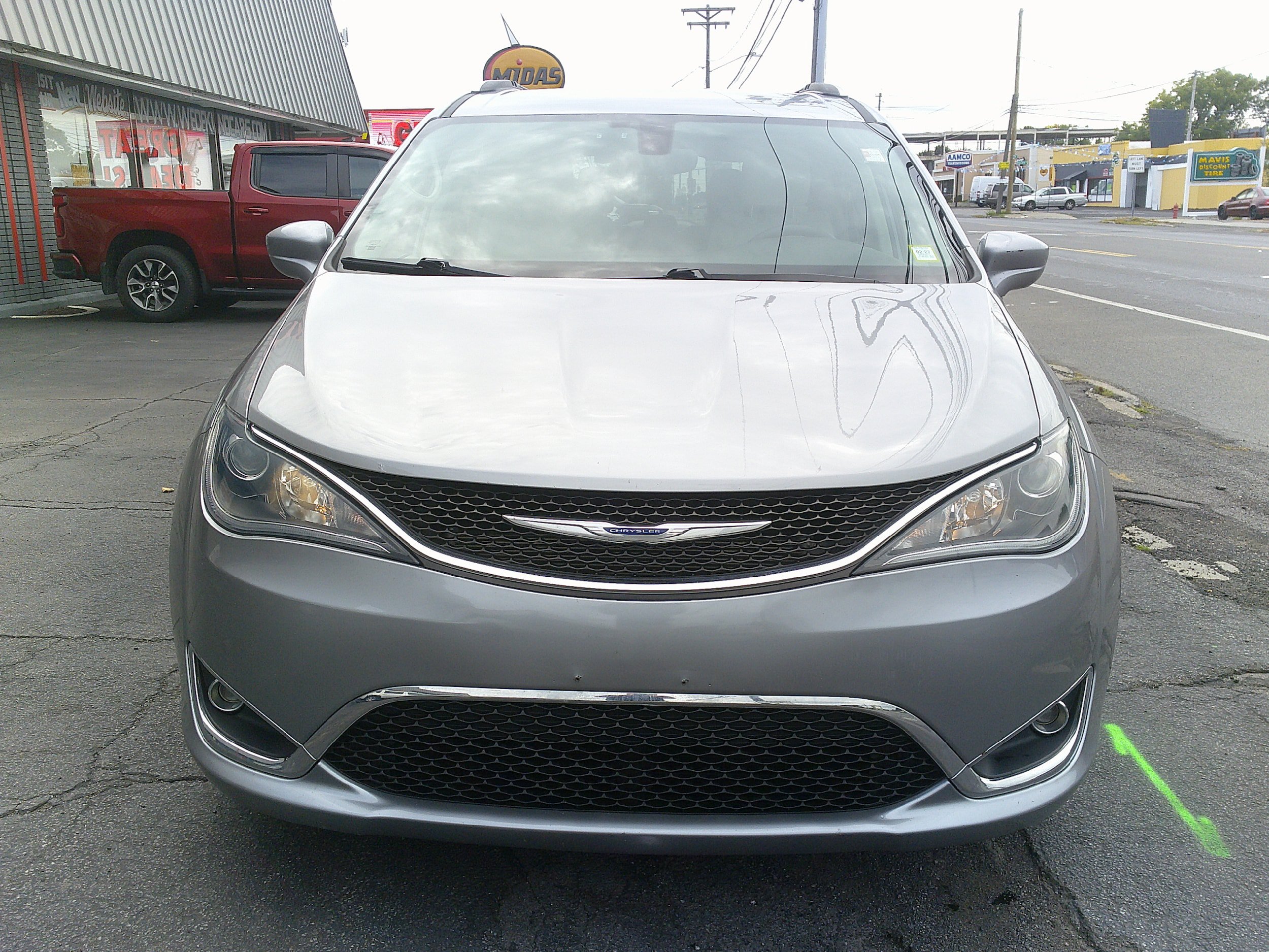 Used 2018 Chrysler Pacifica Touring-L FWD image 3