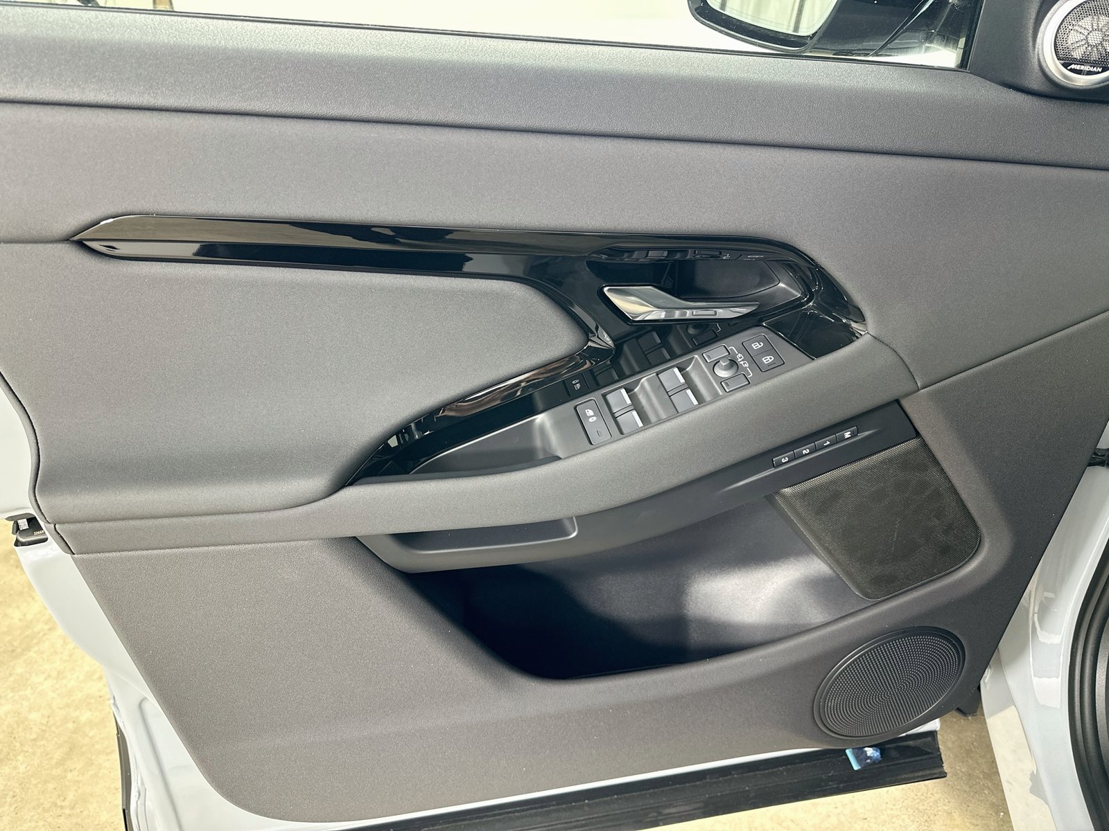 New 2026 Land Rover Range Rover Evoque S AWD/4WD image 16