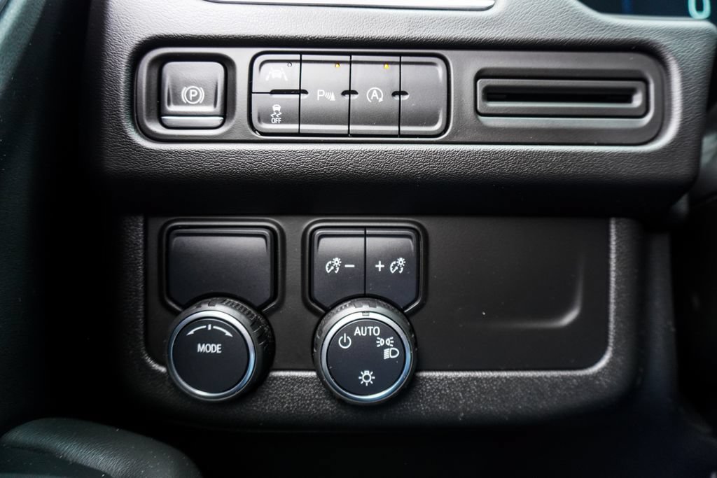 Used 2024 Chevrolet Suburban RST RWD image 22