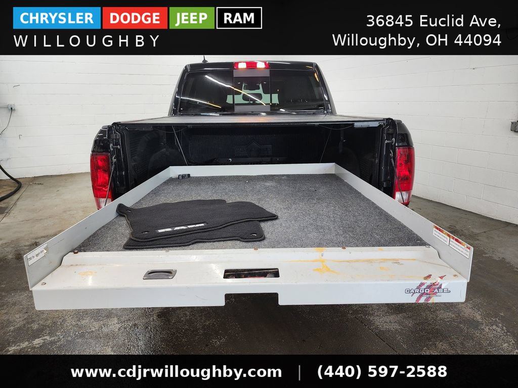Used 2019 RAM 1500 Classic SLT w/ Black Appearance Group AWD/4WD image 34
