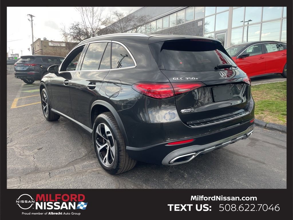 Used 2025 Mercedes-Benz GLC 350e 4MATIC image 4