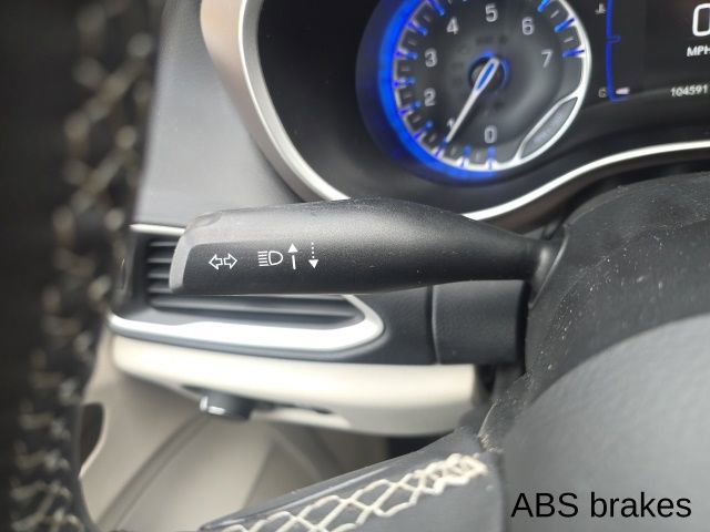 Used 2023 Chrysler Voyager LX image 15