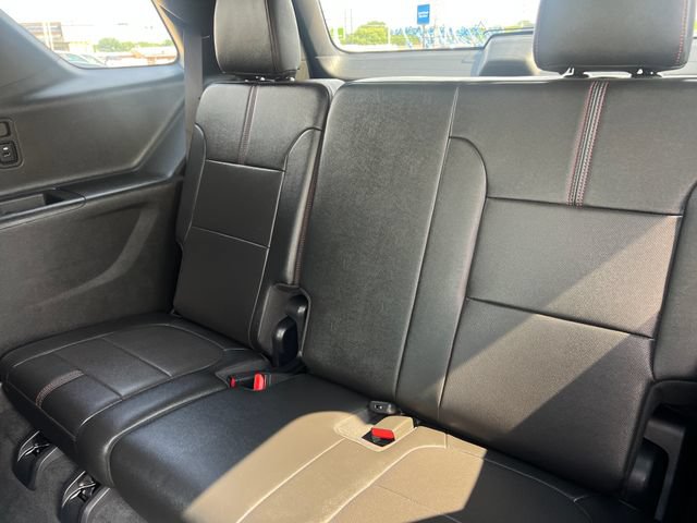 Used 2023 Chevrolet Traverse RS AWD/4WD image 14