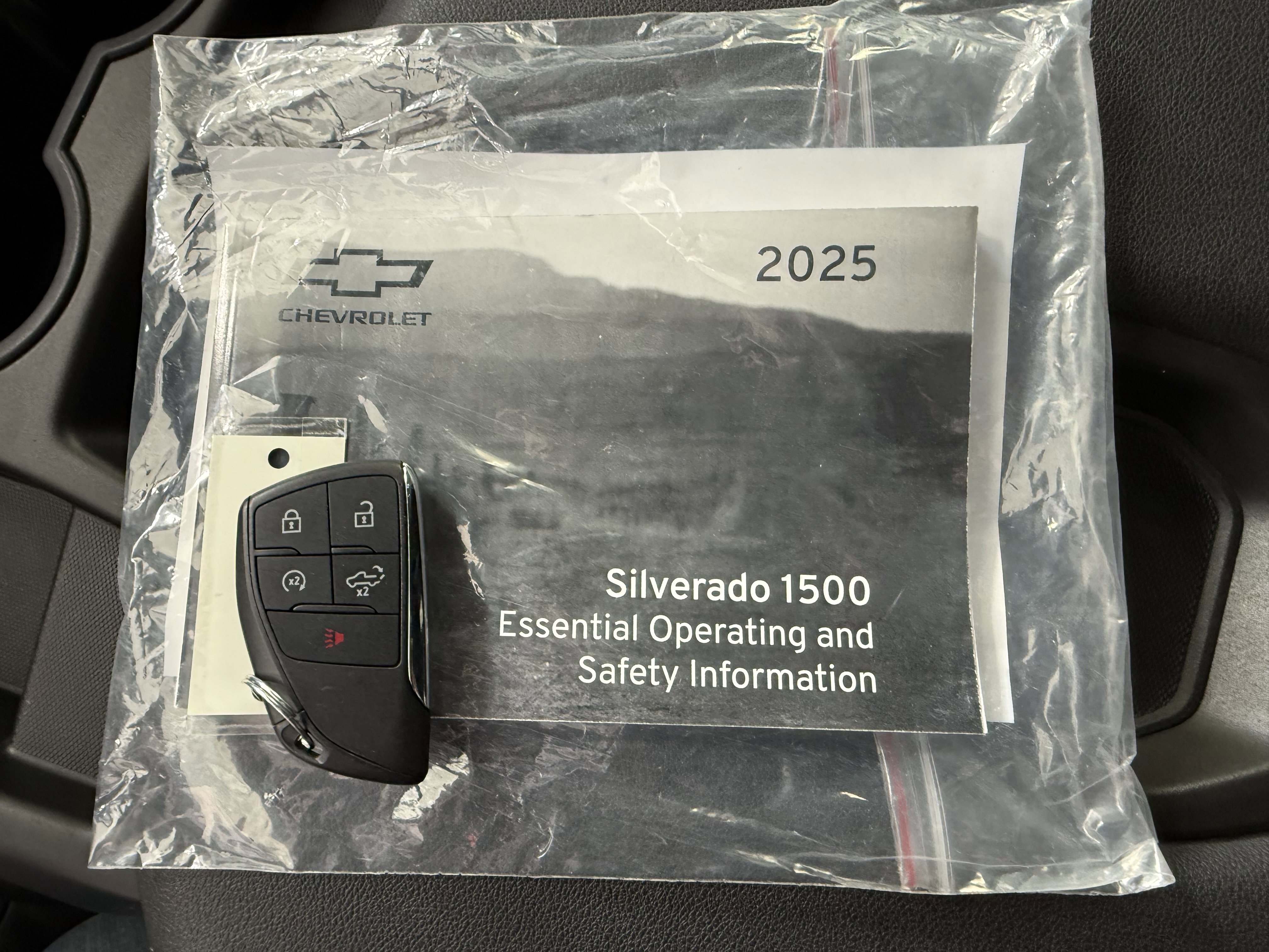 Used 2025 Chevrolet Silverado 1500 LT w/ Leather Package AWD/4WD image 19
