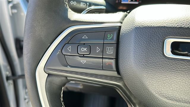 Used 2023 Jeep Grand Cherokee L Laredo AWD/4WD image 13