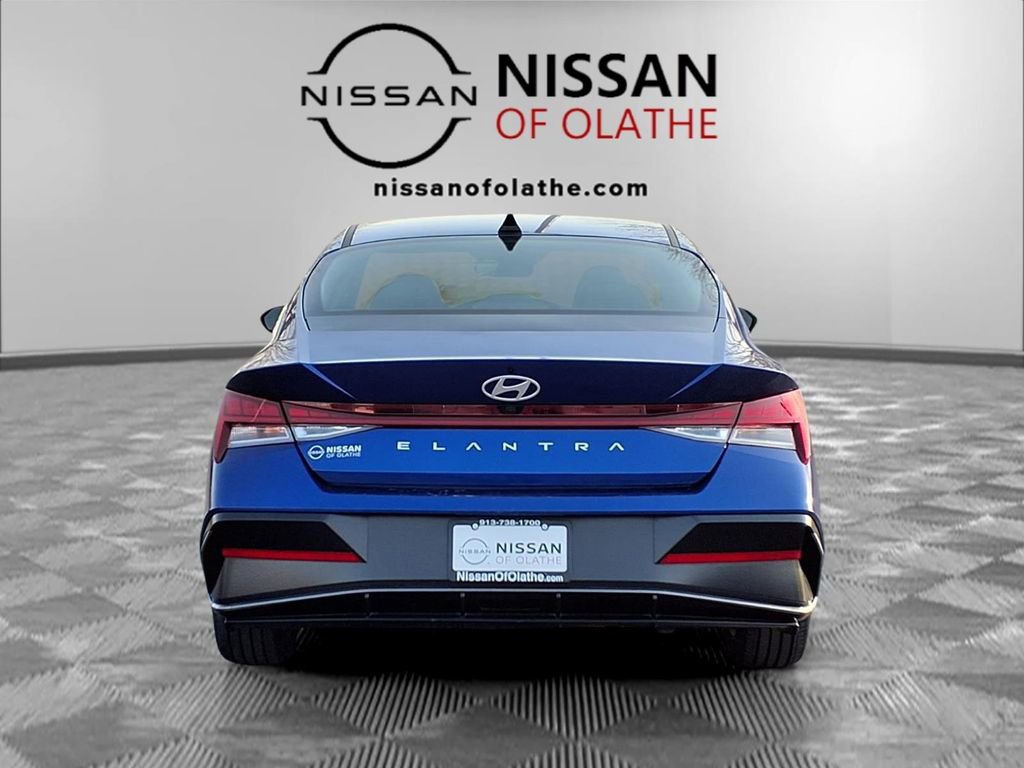 Used 2025 Hyundai Elantra SEL FWD image 26