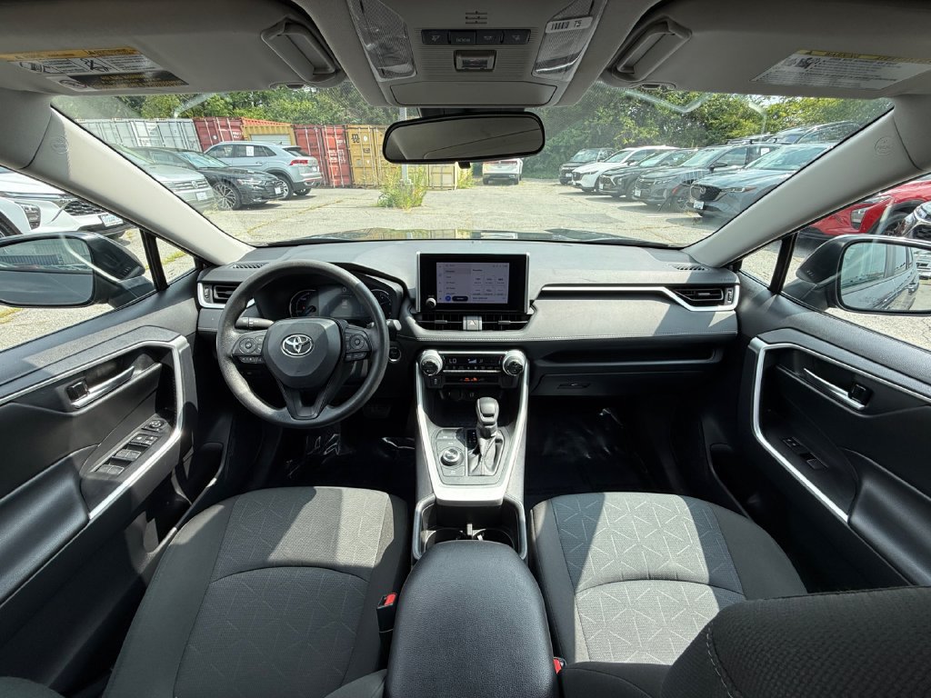 Used 2025 Toyota RAV4 XLE AWD/4WD image 21