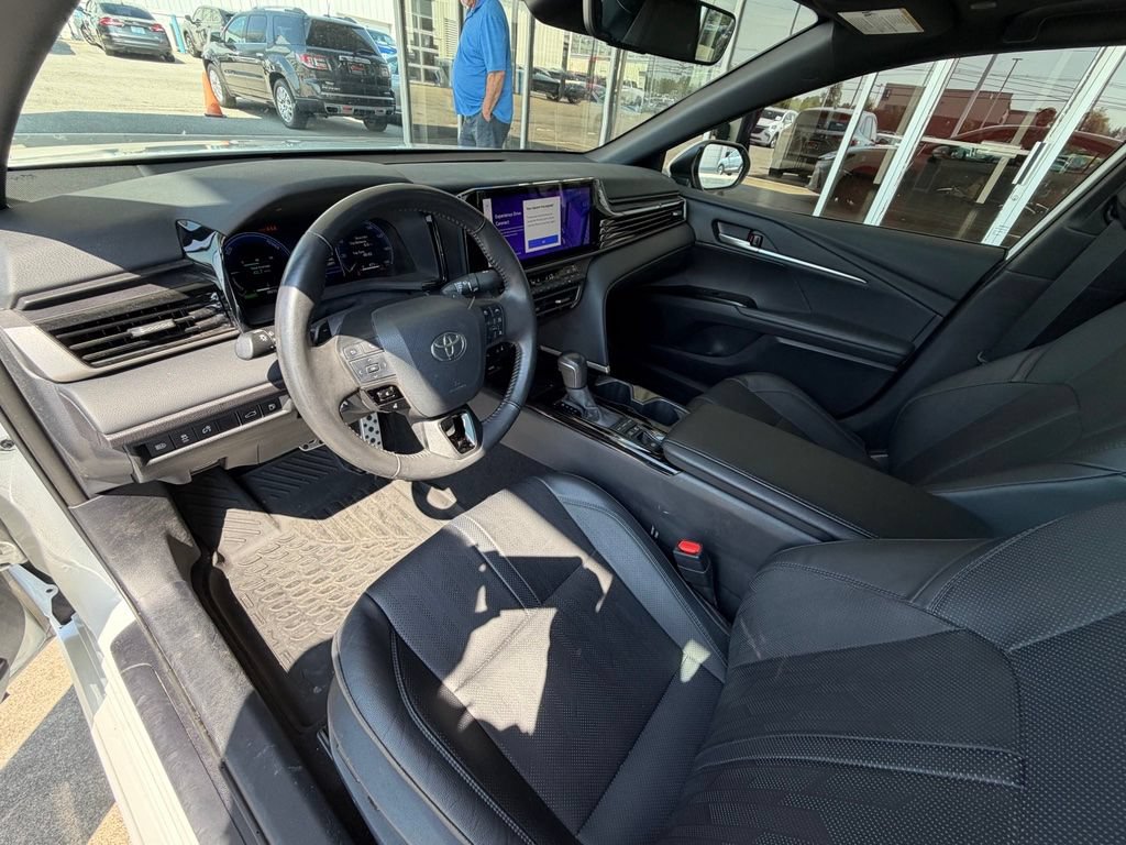 Used 2025 Toyota Camry XSE FWD image 10