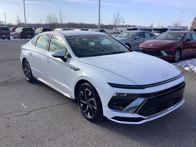 Used 2025 Hyundai Sonata SEL FWD image 4