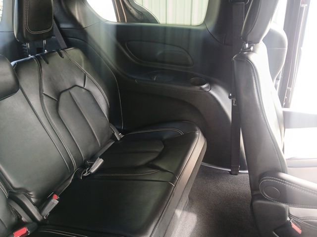 Used 2025 Chrysler Pacifica Select image 14