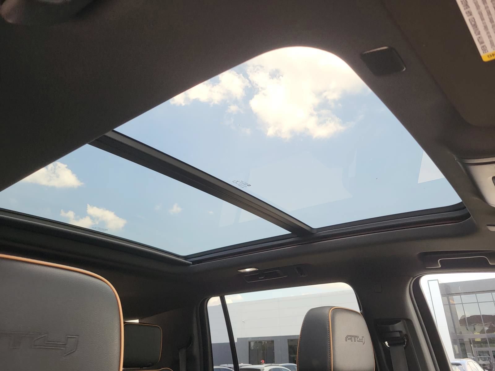 Used 2022 GMC Yukon XL AT4 AWD/4WD image 11