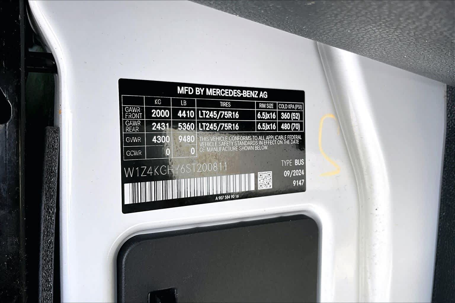 Certified 2025 Mercedes-Benz Sprinter 2500 image 31