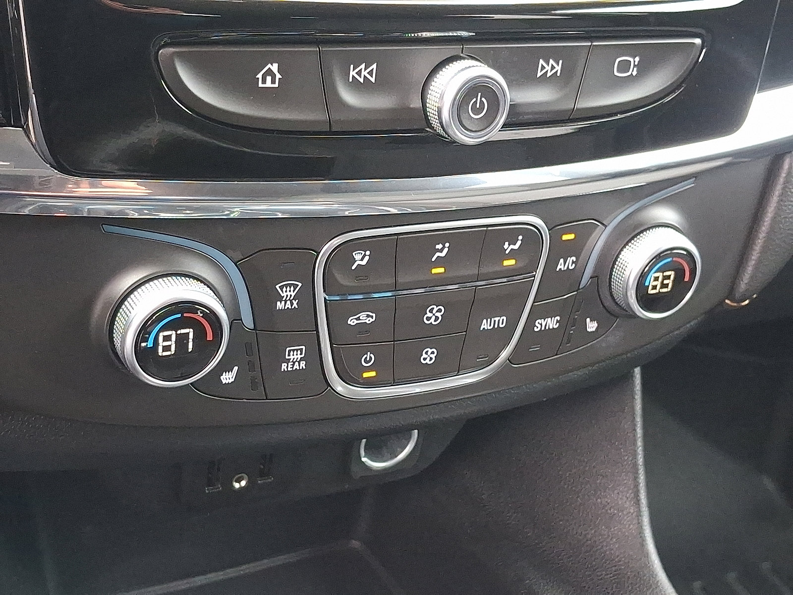 Used 2018 Chevrolet Traverse LT AWD/4WD image 18