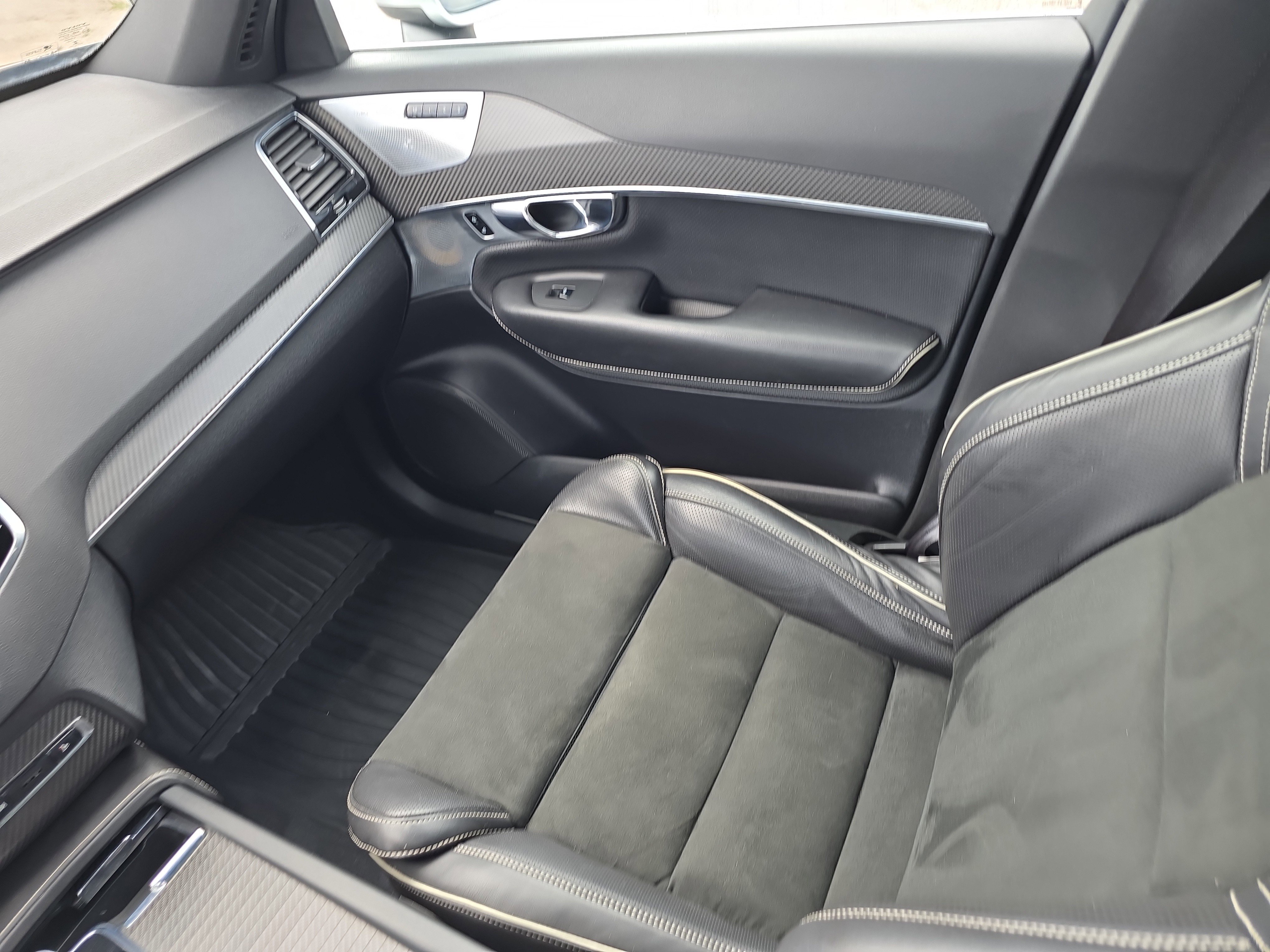 Used 2016 Volvo XC90 T8 R-Design w/ Vision Package image 15