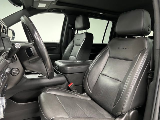 Used 2022 GMC Yukon XL Denali w/ Advanced Technology Package image 22