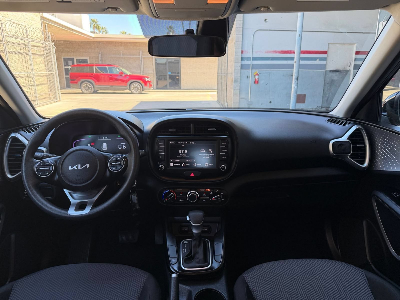 Used 2025 Kia Soul LX w/ LX Technology Package FWD image 30