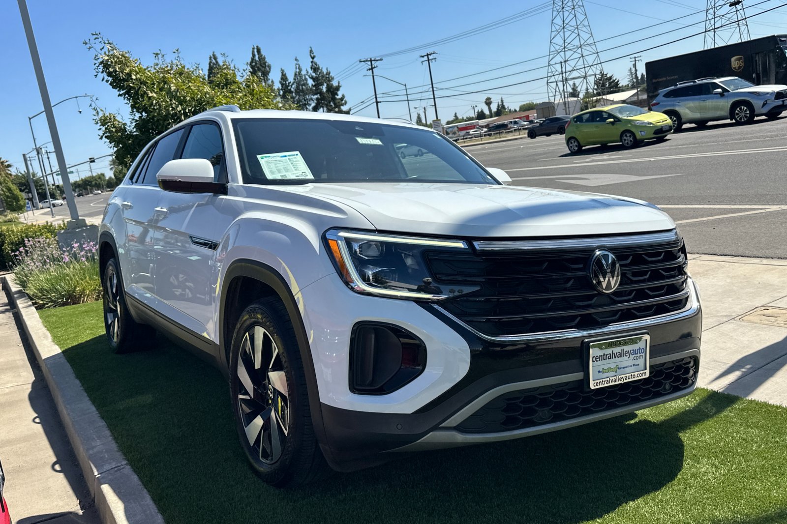 Certified 2024 Volkswagen Atlas Cross Sport SE AWD/4WD image 2