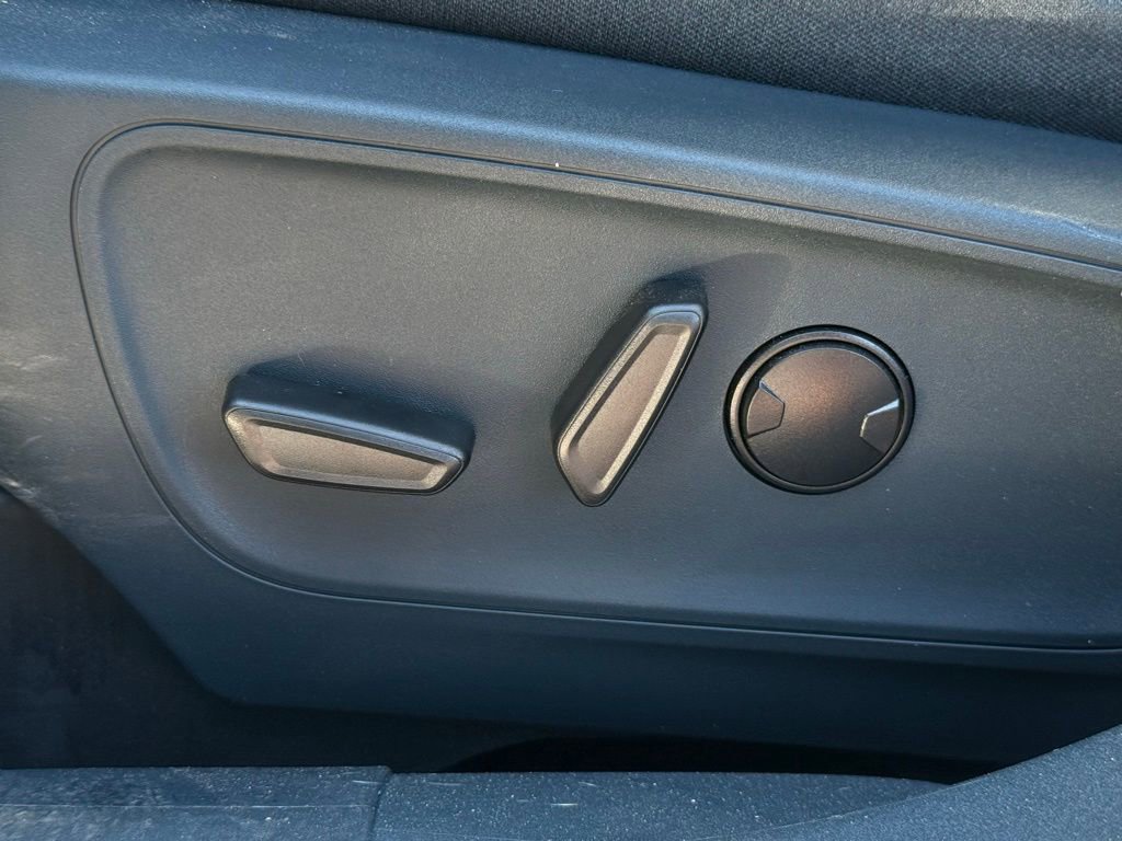 Used 2025 Ford Maverick XLT w/ XLT Luxury Package image 10