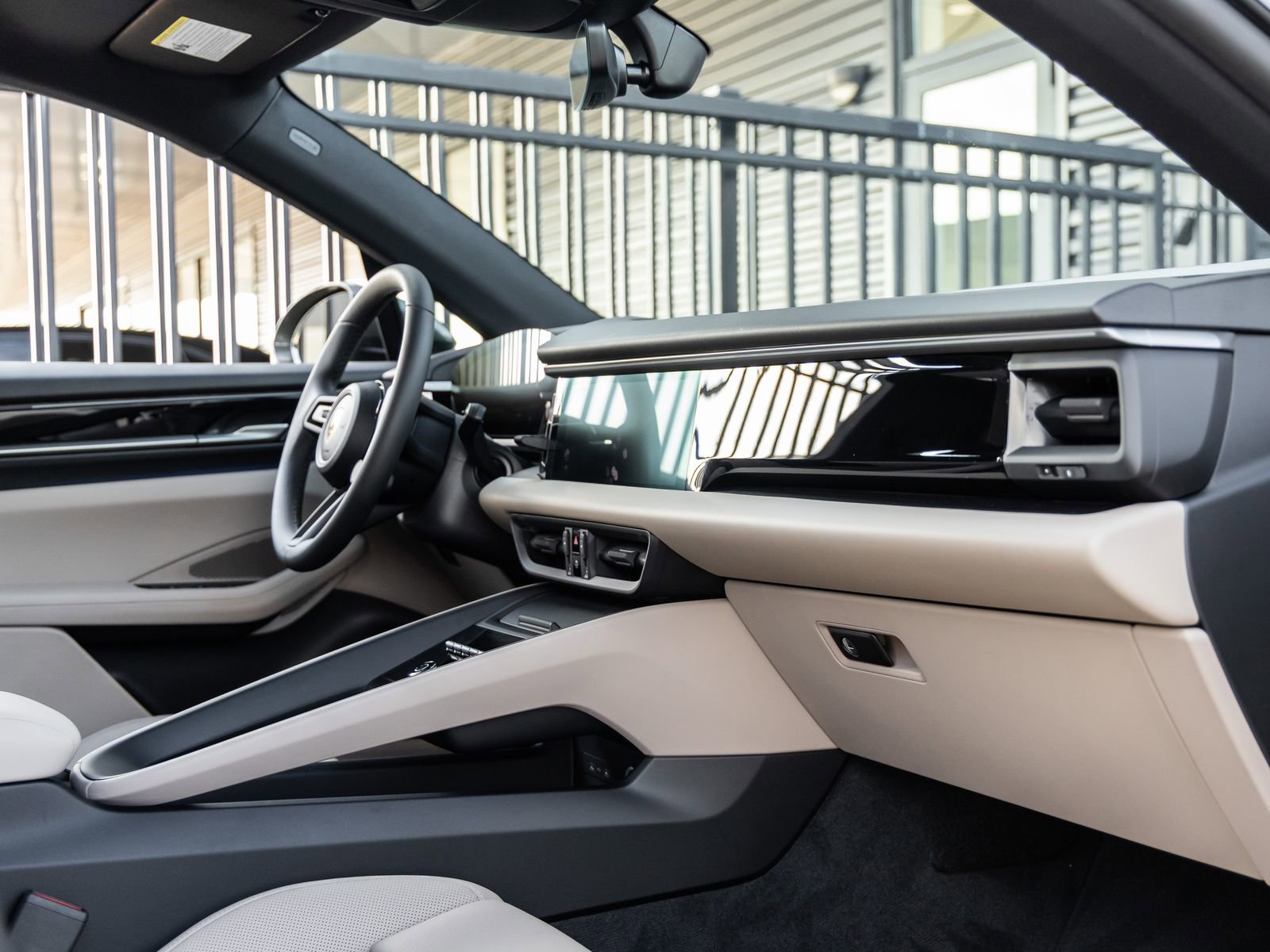 Certified 2025 Porsche Macan Electric image 43