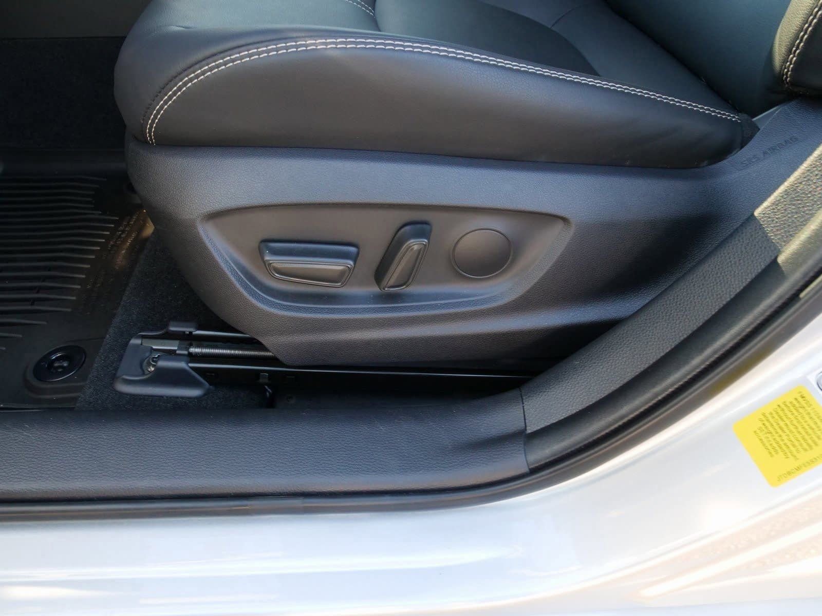 Used 2025 Toyota Corolla XLE image 18