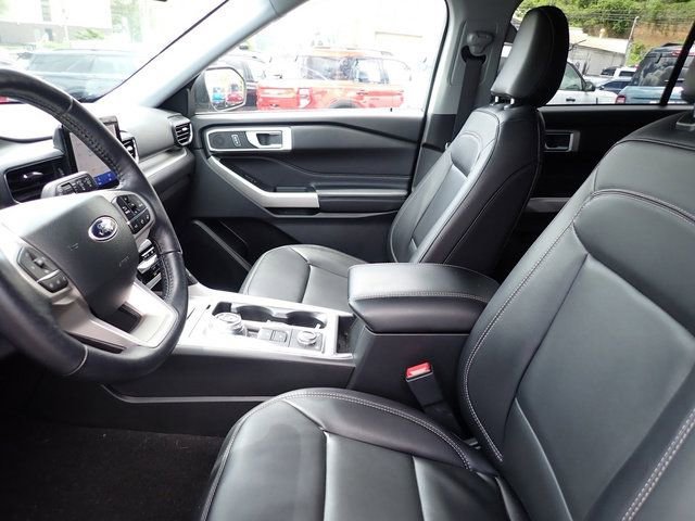 Used 2023 Ford Explorer XLT w/ Equipment Group 202A image 11