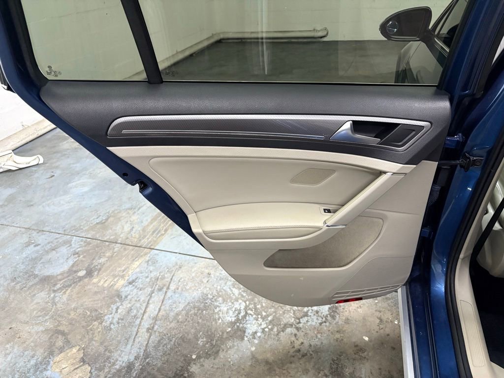 Used 2017 Volkswagen Golf Alltrack SE image 11
