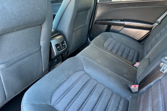 Used 2017 Ford Fusion SE w/ Fusion SE Technology Package FWD image 13