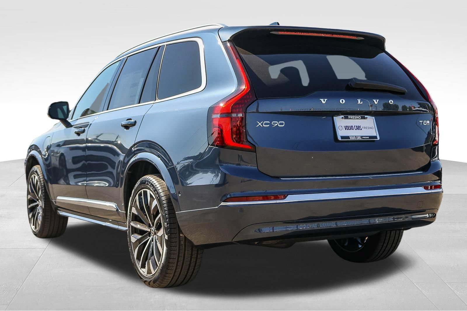 New 2026 Volvo XC90 T8 Plus w/ Protection Package Premier AWD/4WD image 7