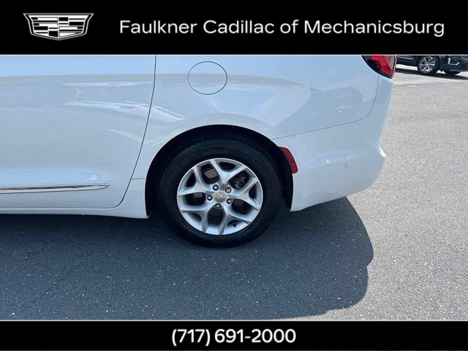 Used 2020 Chrysler Pacifica Limited w/ Advanced Safetytec Group FWD image 39