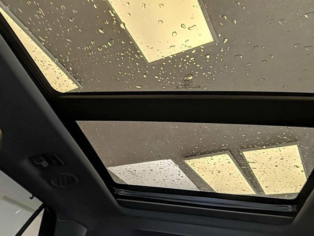 Used 2023 Ford Explorer Limited w/ Limited Technology Package image 31