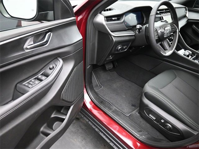 New 2025 Jeep Grand Cherokee Laredo X w/ Luxury Tech Group I image 14