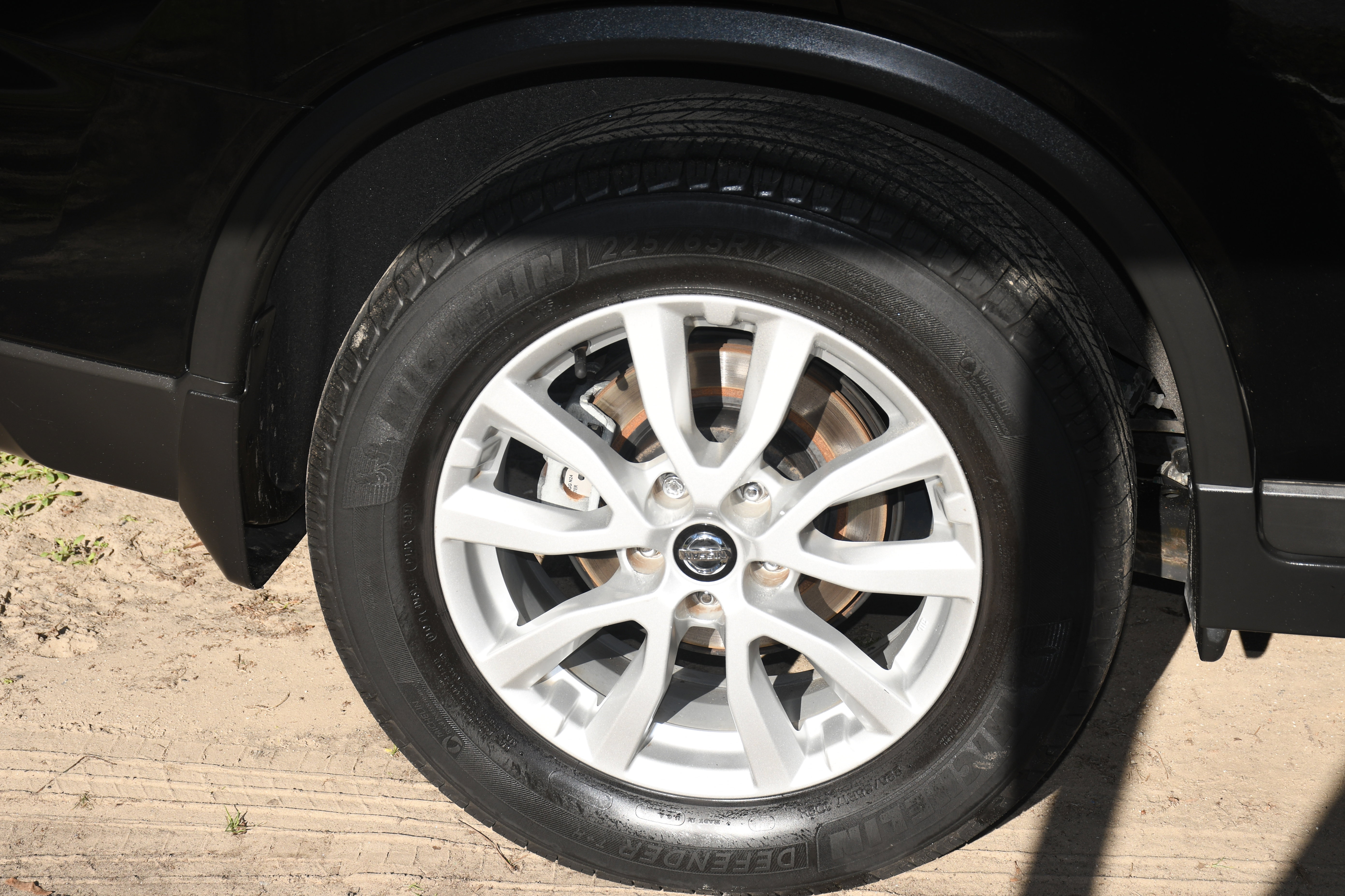 Used 2018 Nissan Rogue SV w/ Premium Package image 22