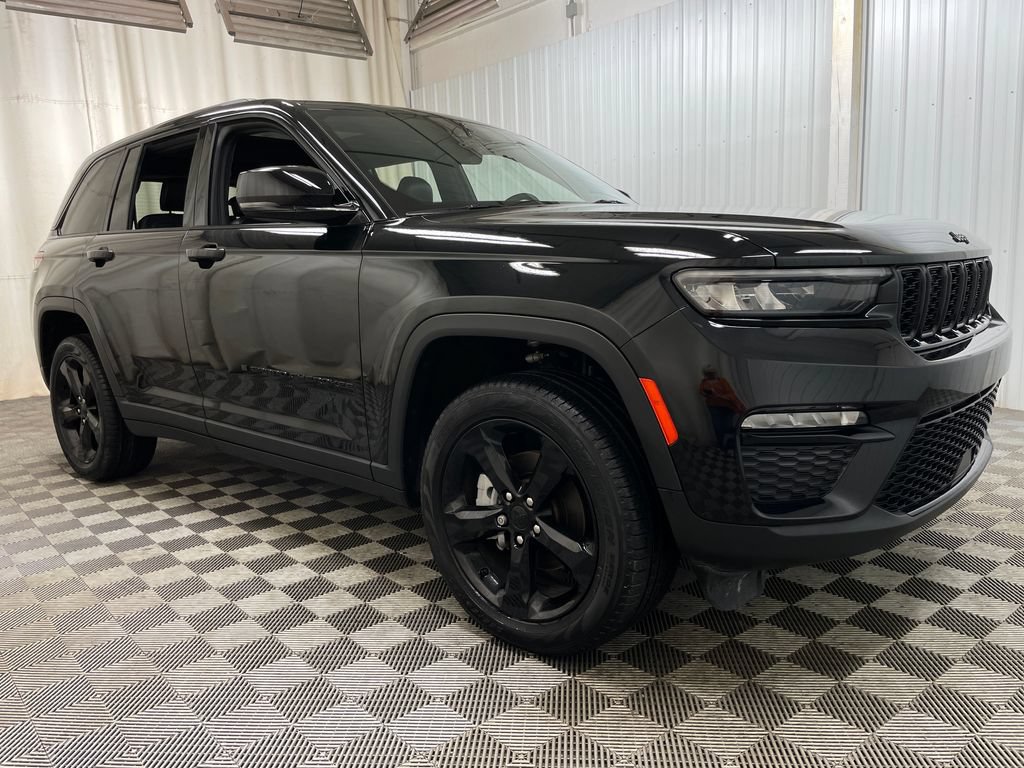 Used 2025 Jeep Grand Cherokee Limited w/ Black Appearance Package AWD/4WD image 50
