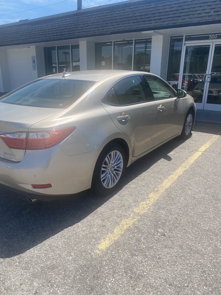 Used 2013 Lexus ES 350 w/ Luxury Pkg image 3