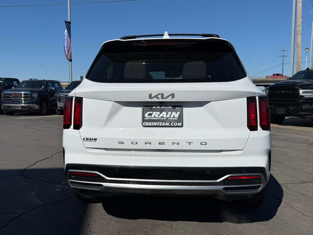 Used 2022 Kia Sorento EX w/ Panoramic Sunroof Package image 6