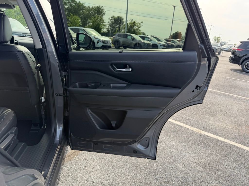 Used 2025 Nissan Pathfinder SL w/ Cargo Package FWD image 23
