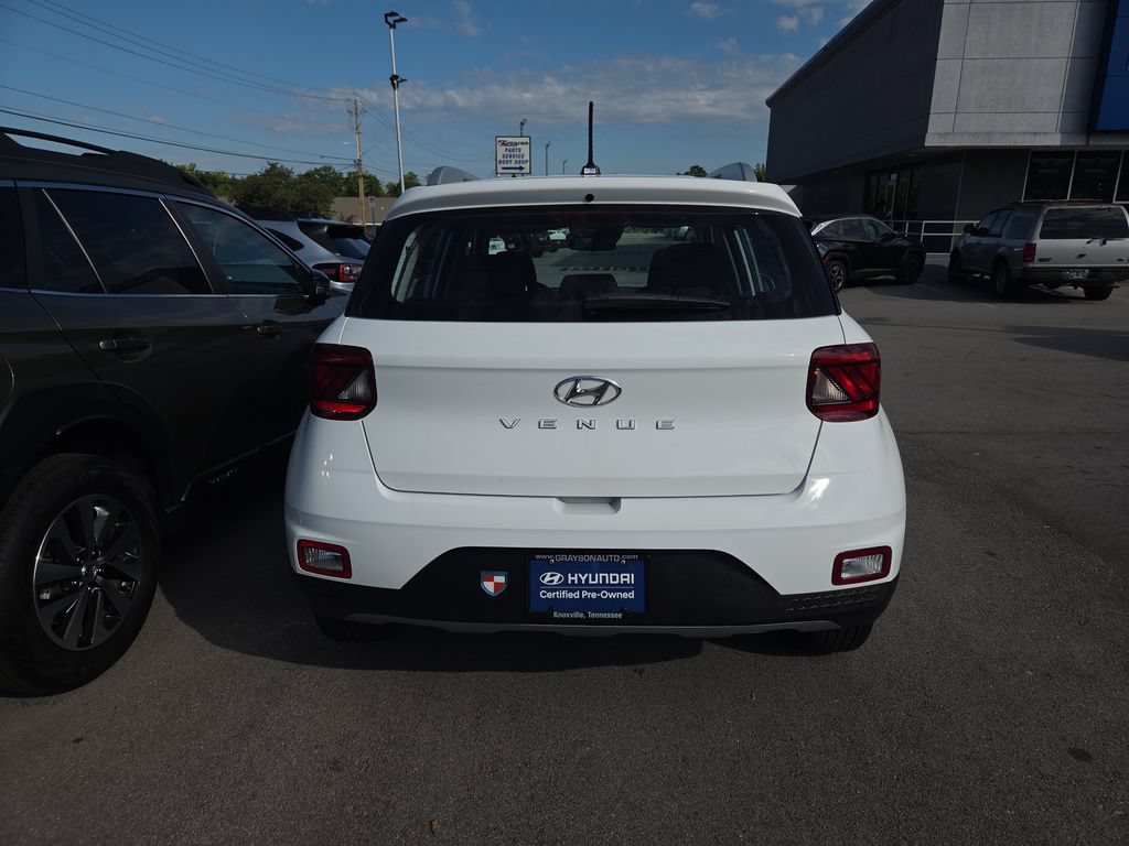 Certified 2023 Hyundai Venue SEL FWD image 4