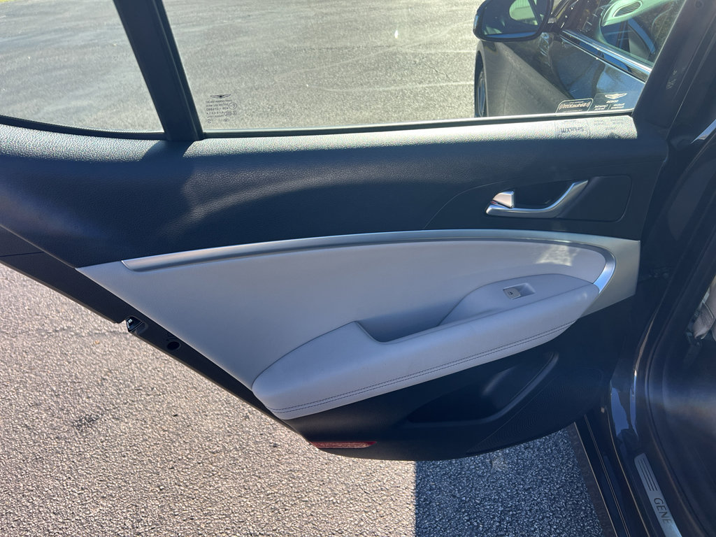 Used 2023 Genesis G70 2.0T image 28