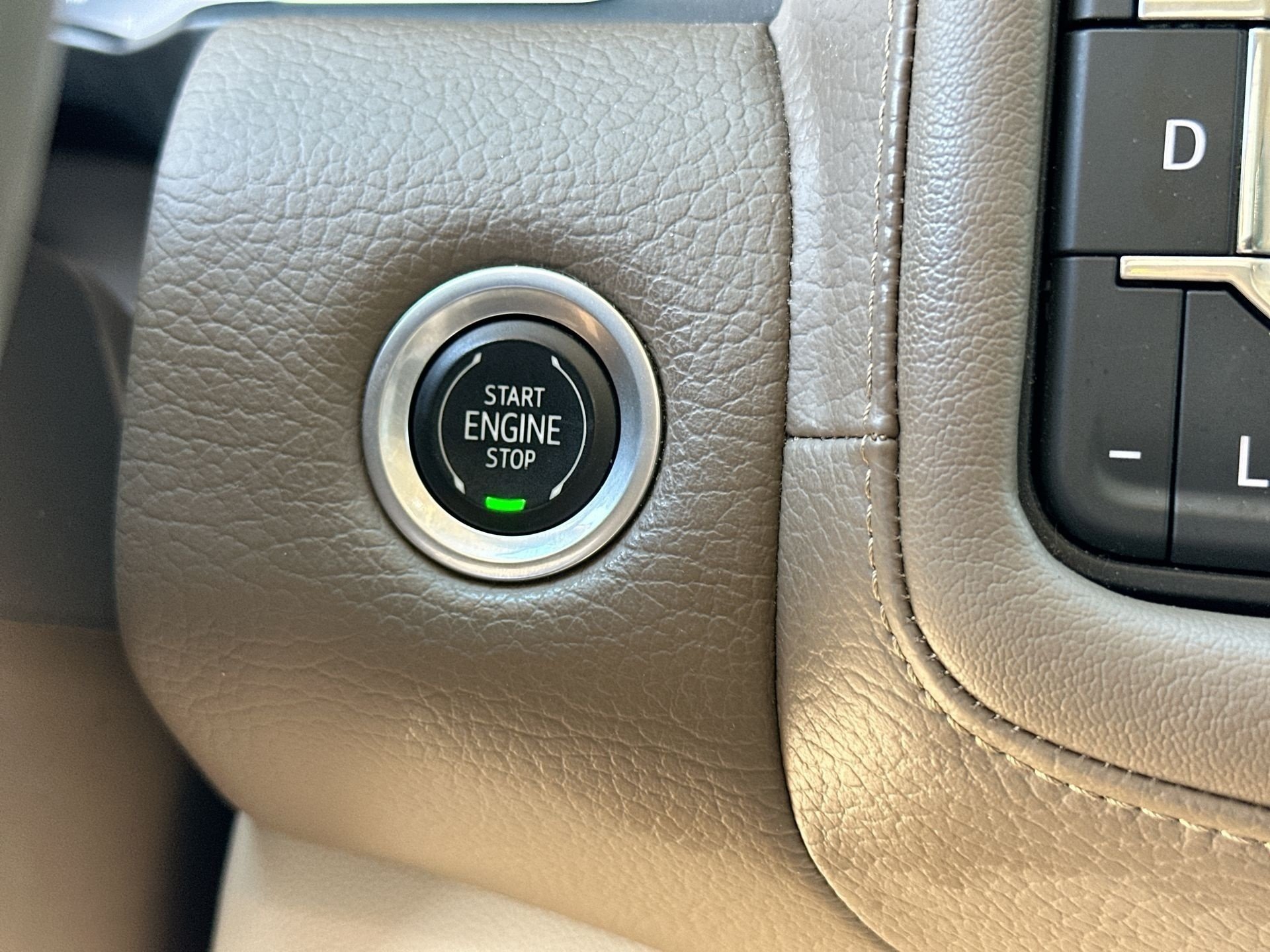 Used 2022 GMC Yukon Denali RWD image 17