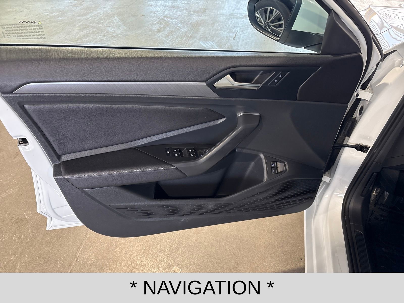 Used 2023 Volkswagen Jetta SE w/ Panoramic Sunroof Package image 10