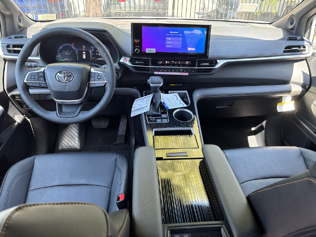 New 2026 Toyota Sienna XLE Woodland Edition AWD/4WD image 21