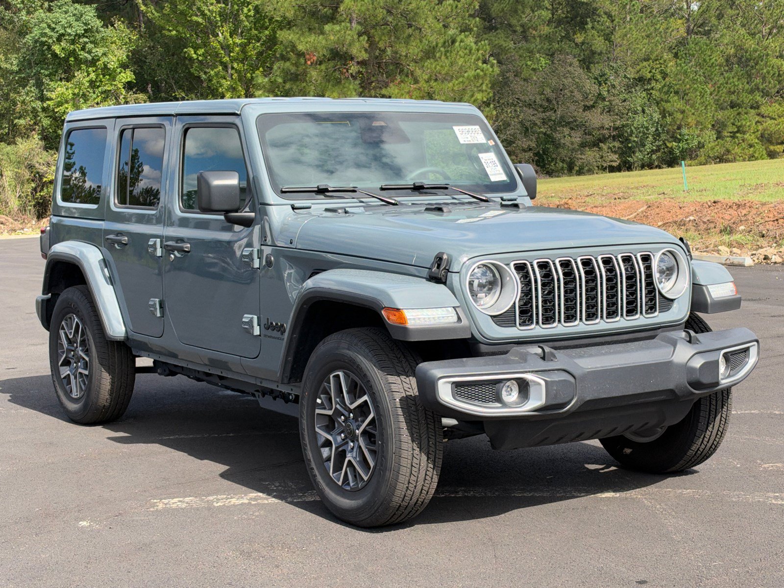 Used 2026 Jeep Wrangler Unlimited Sahara AWD/4WD image 3