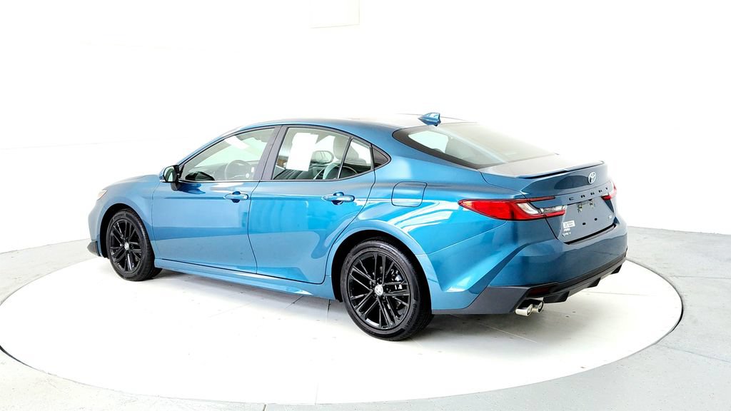 Used 2025 Toyota Camry SE w/ Convenience Package AWD/4WD image 4