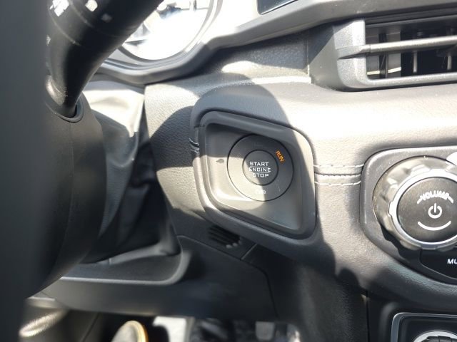 Used 2025 Jeep Wrangler Unlimited Sahara w/ Safety Group image 32