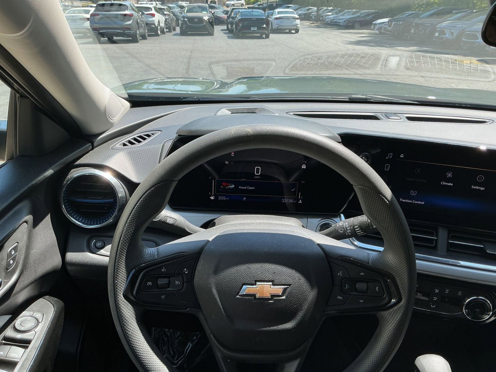 Used 2025 Chevrolet Trax LT FWD image 29
