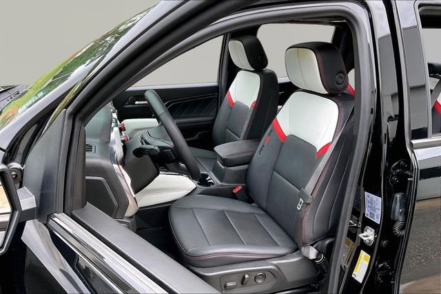 Used 2024 GMC Canyon AT4X AWD/4WD image 15